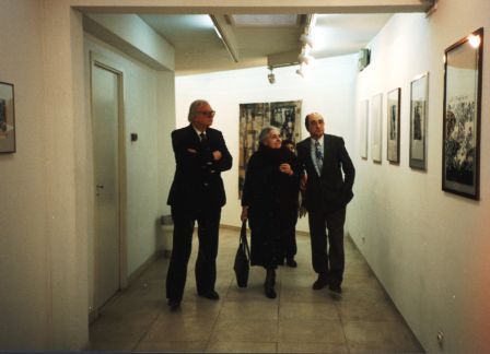 Exposição de Vieira da Silva na Galeria 111, 1985
Vieira da Silva com Sommer Ribeiro e Manuel de Brito, Galeria 111, Lisboa, 1985.